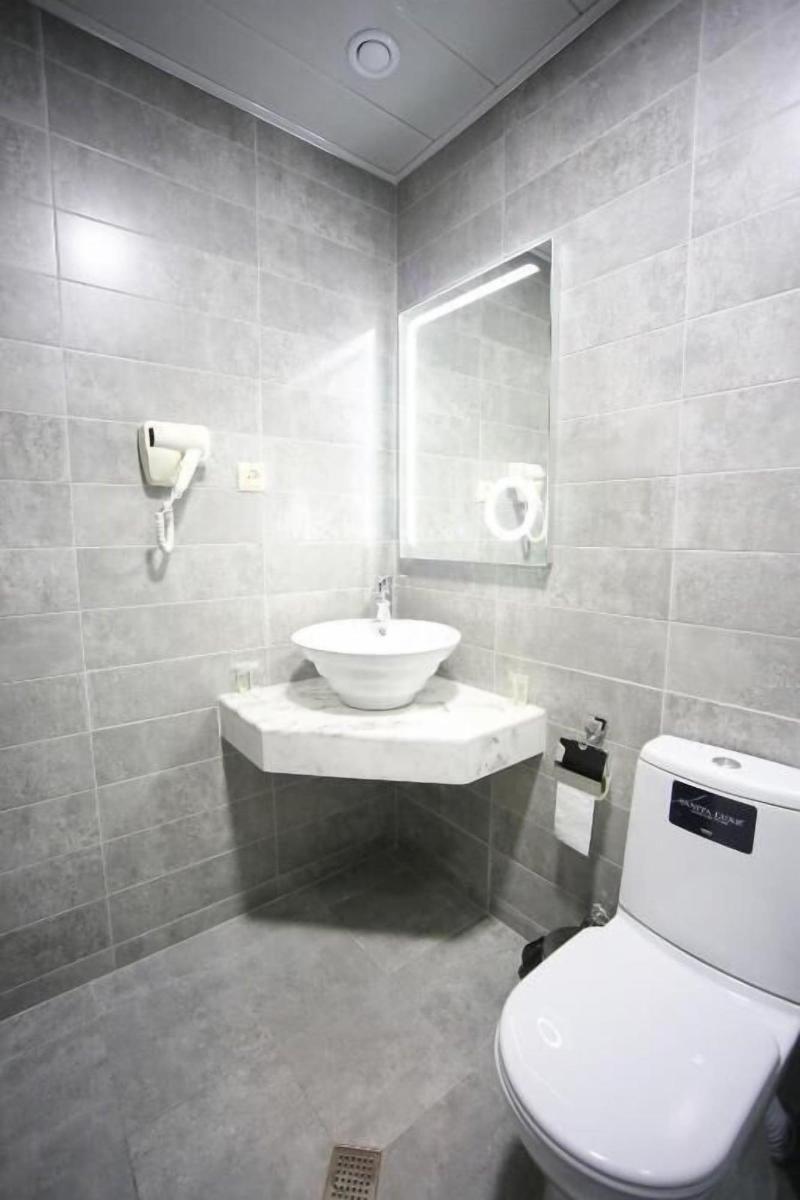 West Tower Hotel - Oda