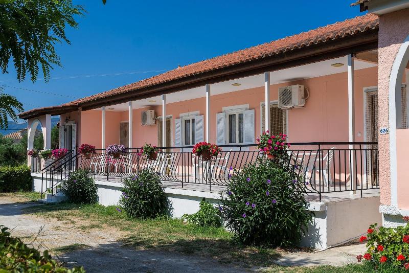 Roussa's Studios and Apartments - Genel