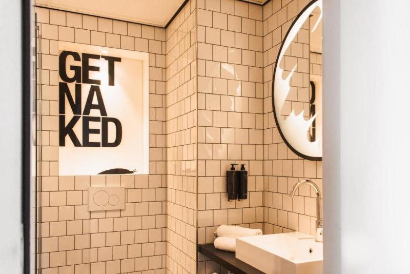 Conscious Hotel The Tire Station - Oda