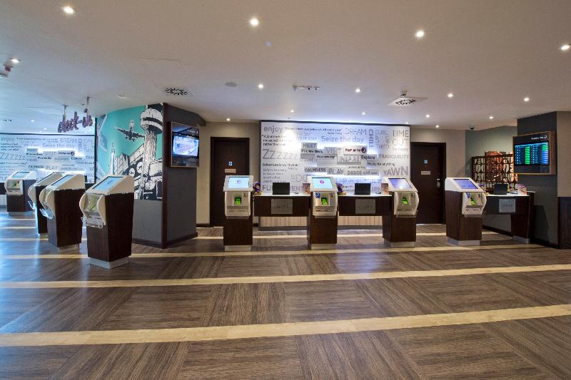 Premier Inn Heathrow Airport Terminal 4 - Lobi