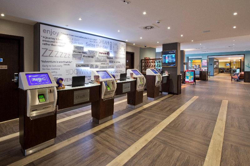 Premier Inn Heathrow Airport Terminal 4 - Lobi
