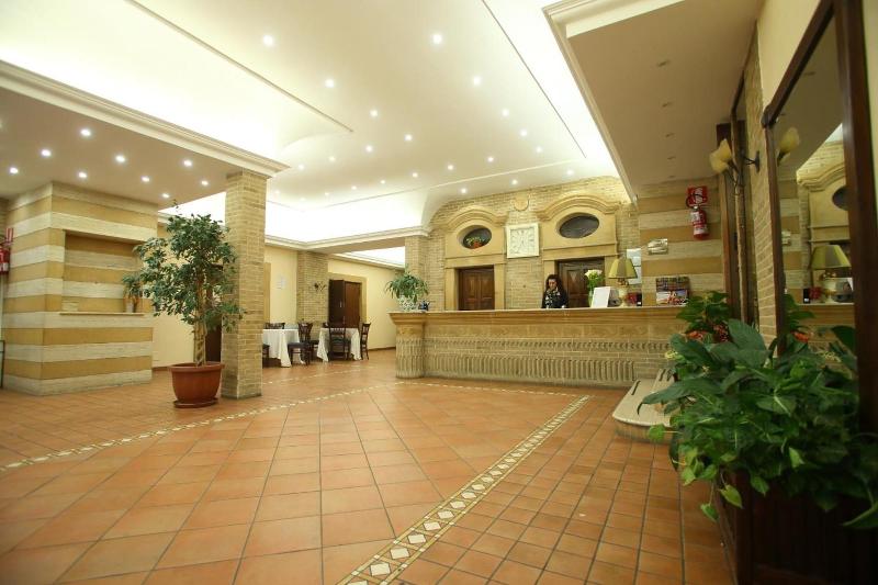 Hotel Villa Romana - Lobi