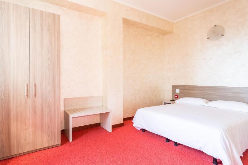 Hotel Italia Dormelletto - Oda