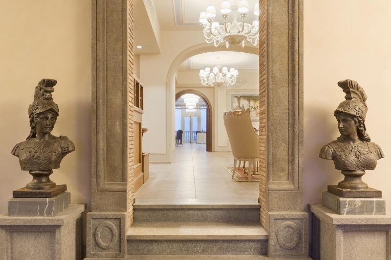 Castello Bonaria - Lobi