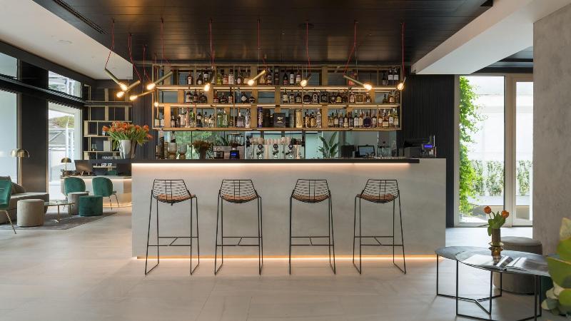 We.me Suite Hotel - Bar