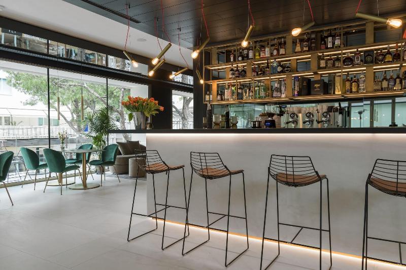 We.me Suite Hotel - Bar
