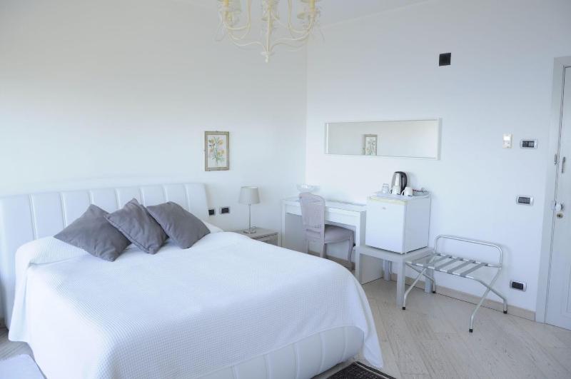 Maison Blanche Luxury B&B Taormina - Oda
