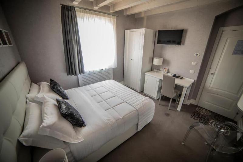 Hotel Villa Flora Relais - Oda