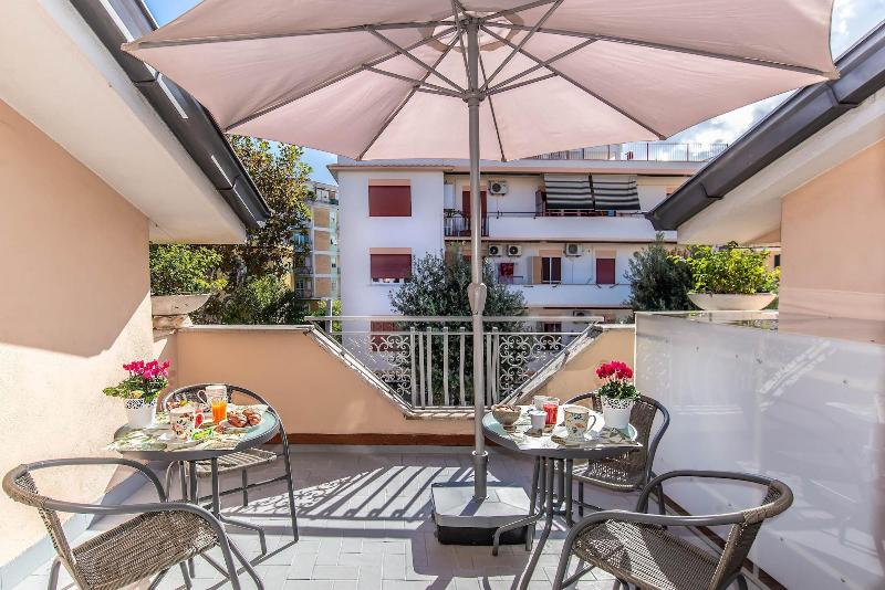 Plaza Rooms Ciampino - Teras