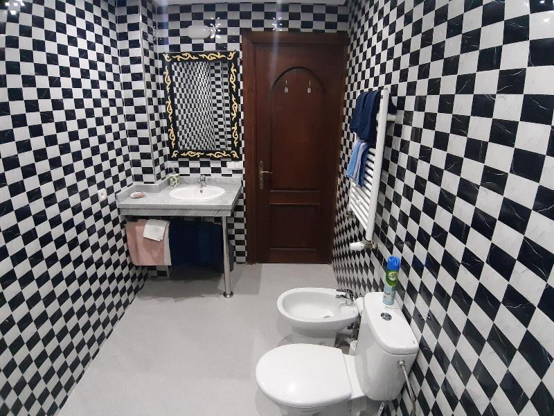 Riad Tanjil - Oda