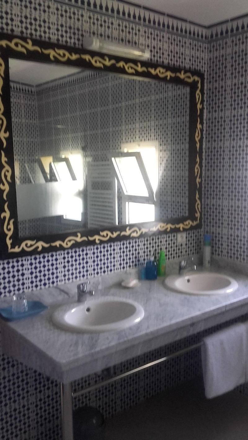 Riad Tanjil - Oda