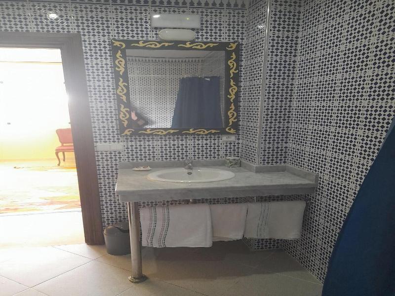 Riad Tanjil - Oda