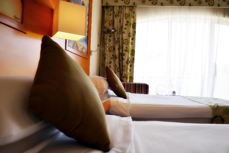 Parrotel Beach Resort - Oda
