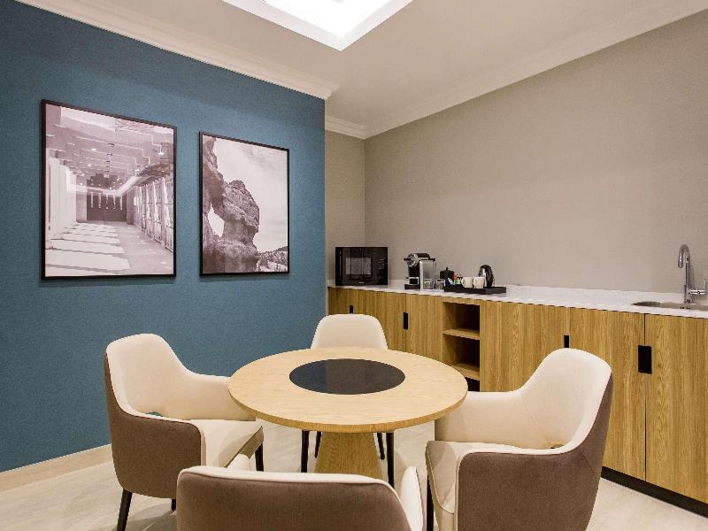 Radisson Hotel  Riyadh Airport - Oda