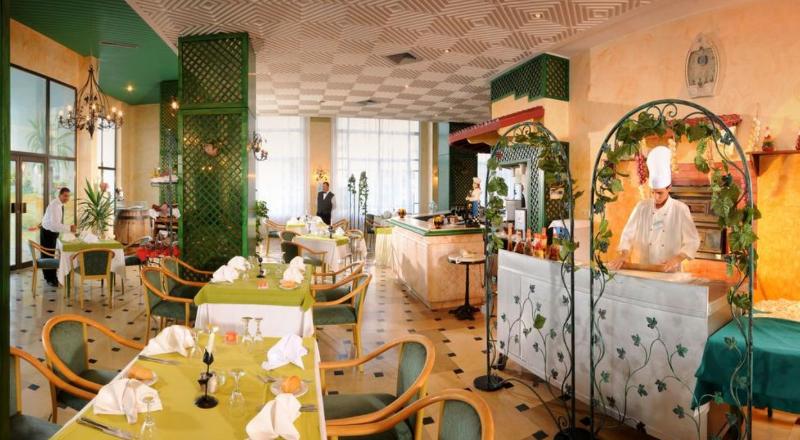 Riviera Hotel - Restoran