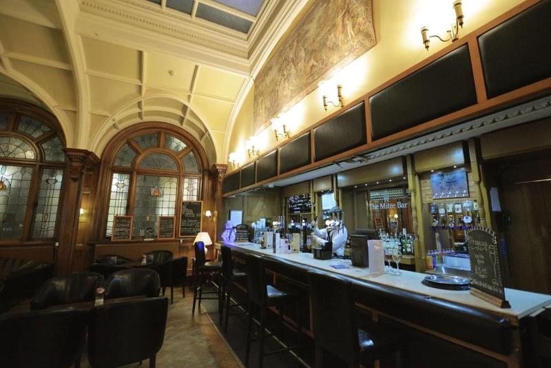 Crown & Mitre Sure Hotel Collection by BW - Bar