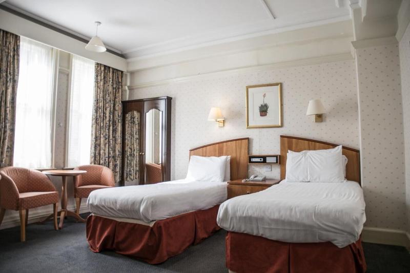 Crown & Mitre Sure Hotel Collection by BW - Oda