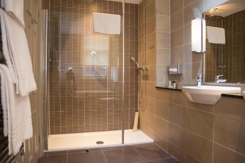 Crown & Mitre Sure Hotel Collection by BW - Oda