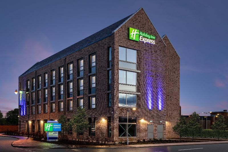 Holiday Inn Express Cambridge West Cambourne - Genel
