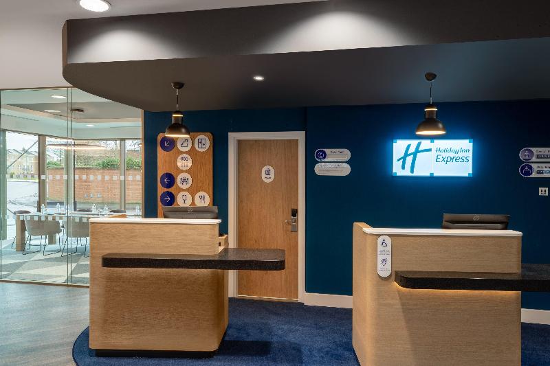 Holiday Inn Express Cambridge West Cambourne - Genel