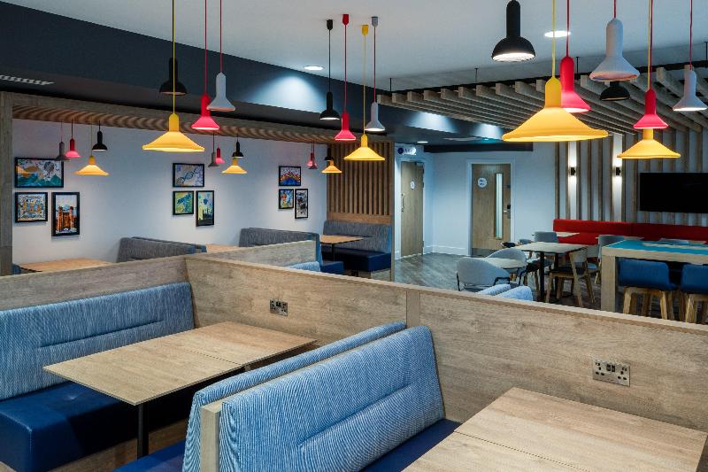 Holiday Inn Express Cambridge West Cambourne - Restoran