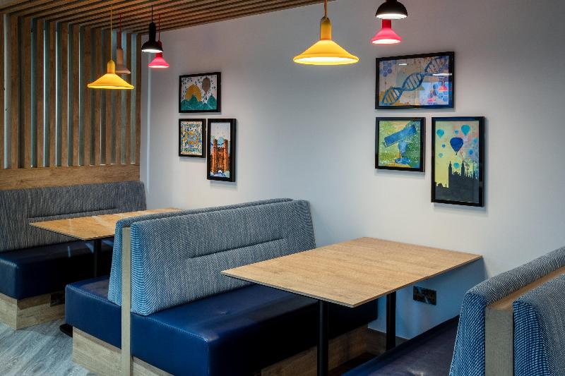 Holiday Inn Express Cambridge West Cambourne - Restoran