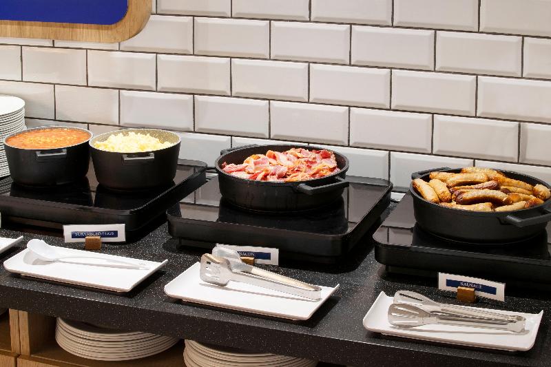 Holiday Inn Express Cambridge West Cambourne - Restoran
