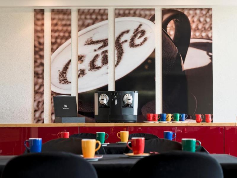 B&B HOTEL Lully 3 Lacs - Restoran