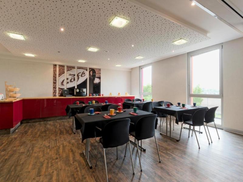 B&B HOTEL Lully 3 Lacs - Restoran