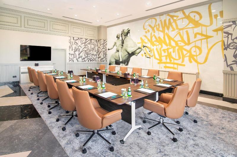 Le Meridien Abu Dhabi - Toplantı