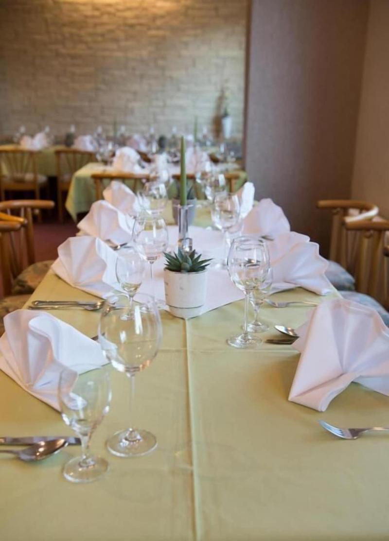 Hotel & Restaurant Waldcafe Hettstedt - Restoran