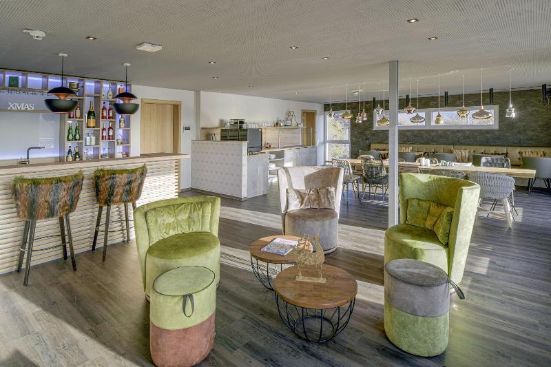 ADORO Aparthotel - Bar