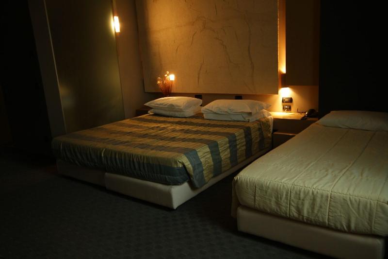 Bes Hotel Cremona Soncino - Oda