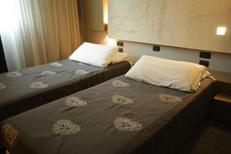 Bes Hotel Cremona Soncino - Oda