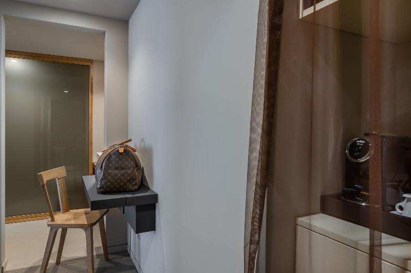 9Hotel Paquis - Oda