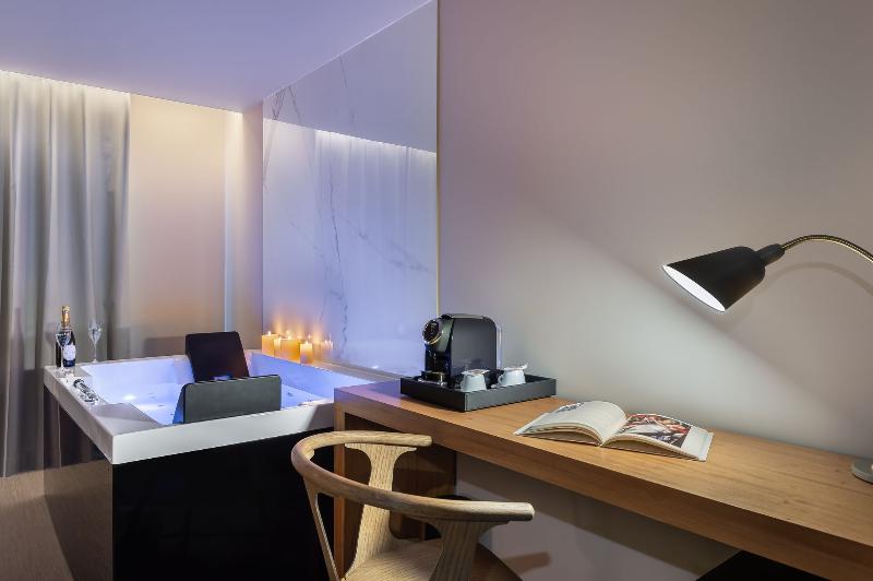 9Hotel Paquis - Oda