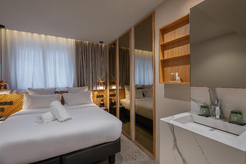9Hotel Paquis - Oda