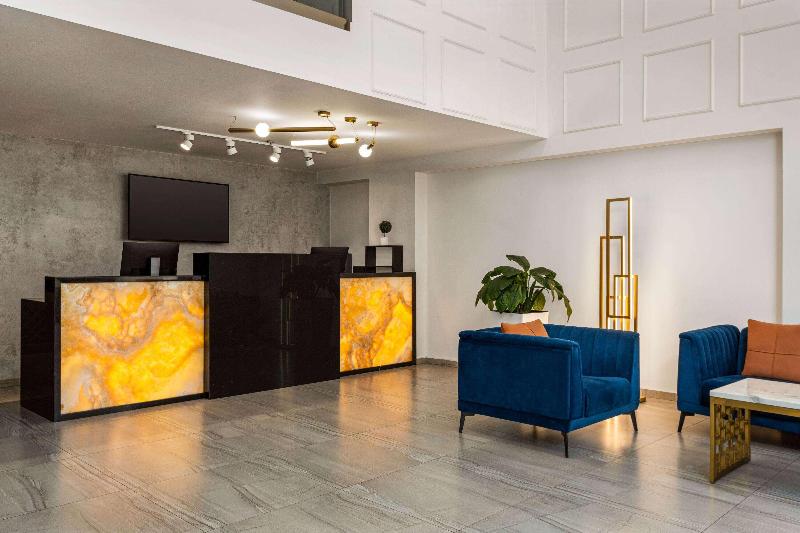 Ramada by Wyndham Tbilisi Old City - Lobi