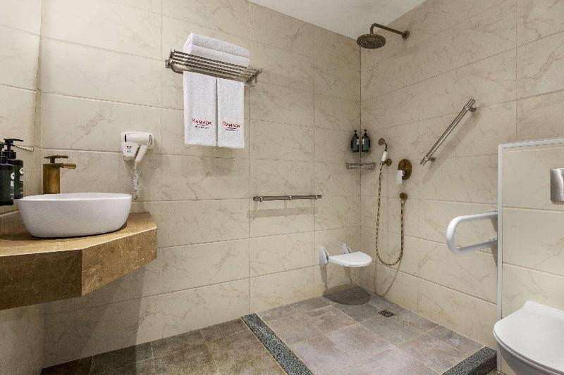 Ramada by Wyndham Tbilisi Old City - Oda