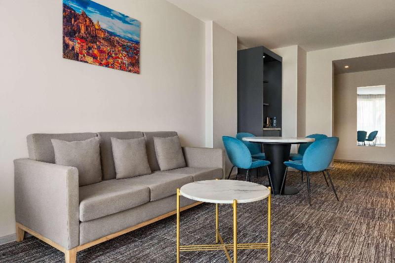 Ramada by Wyndham Tbilisi Old City - Oda