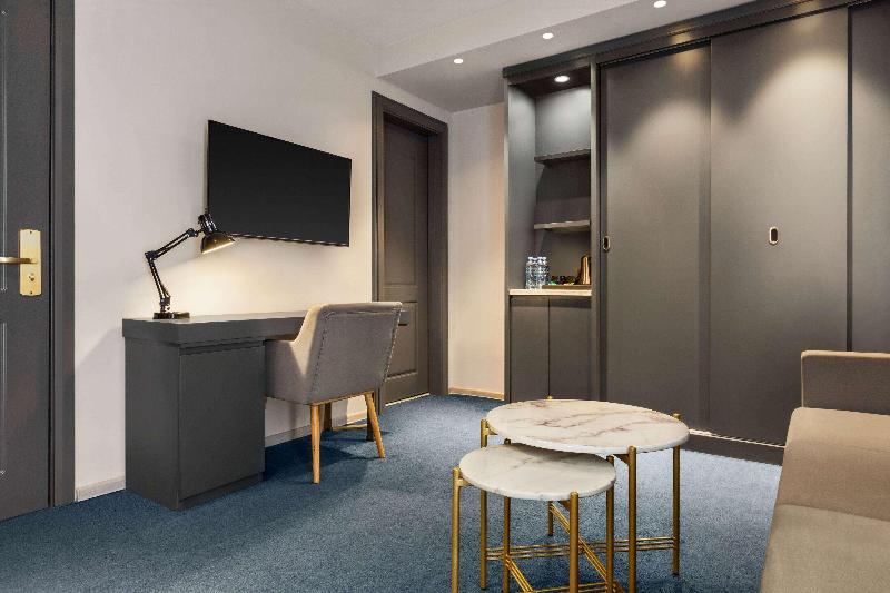 Ramada by Wyndham Tbilisi Old City - Oda