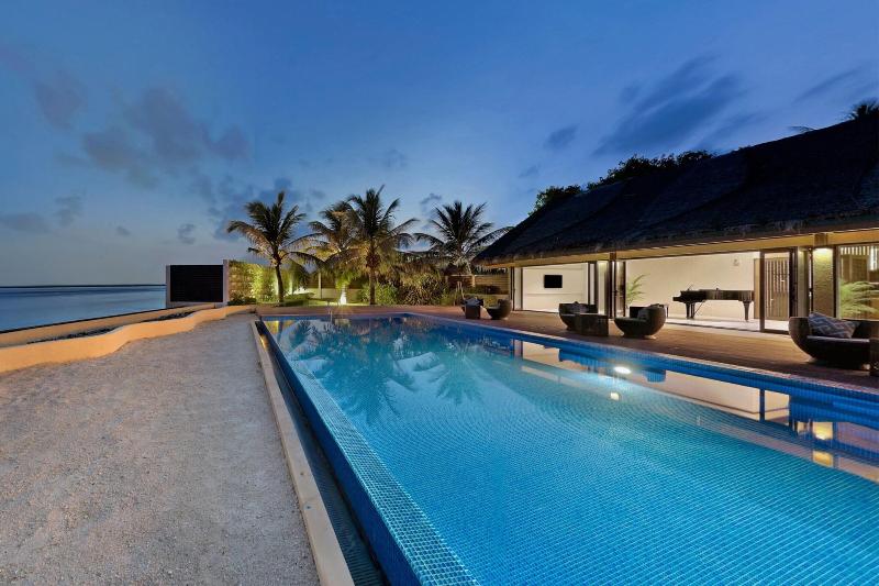 Sheraton Maldives Full Moon Resort & Spa - Havuz