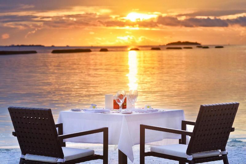 Sheraton Maldives Full Moon Resort & Spa - Restoran