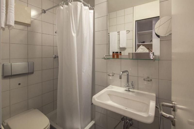 Hotel Baseltor - Oda