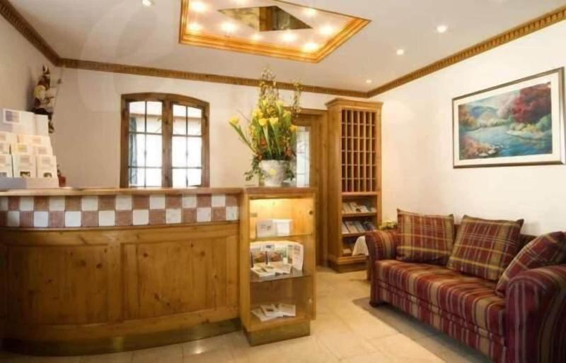 Pension- Hotel Maximilian - Lobi