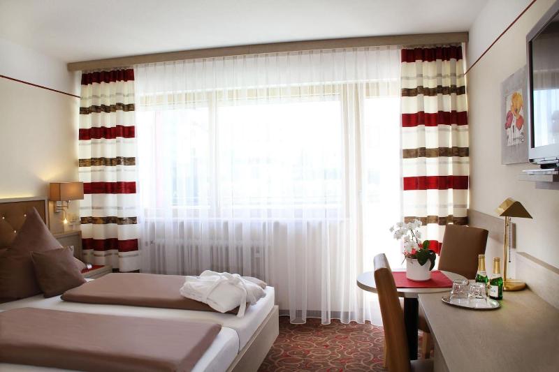 Pension- Hotel Maximilian - Oda