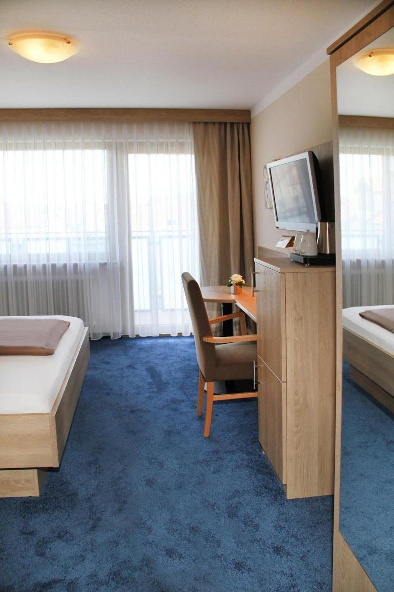 Pension- Hotel Maximilian - Oda