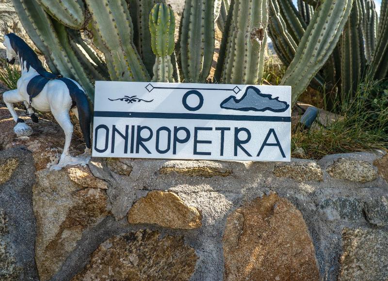 Oniropetra Apartaments - Genel