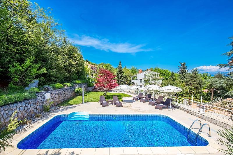 Villa Nada - Genel