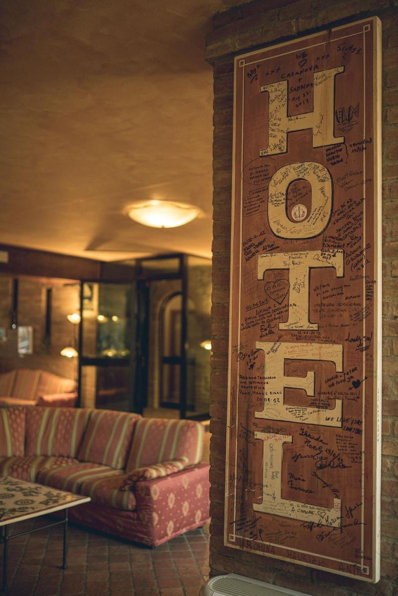 Casanova - Panoramic Rooms and Suites - Lobi